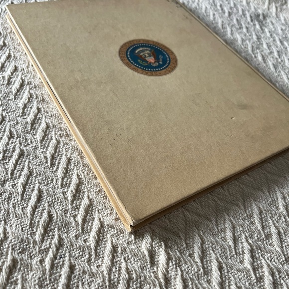 JOHN LENNON (THE BEATLES) KIDS BOOK - YOUNG ROCK STAR vintage book - Picture 7 of 8